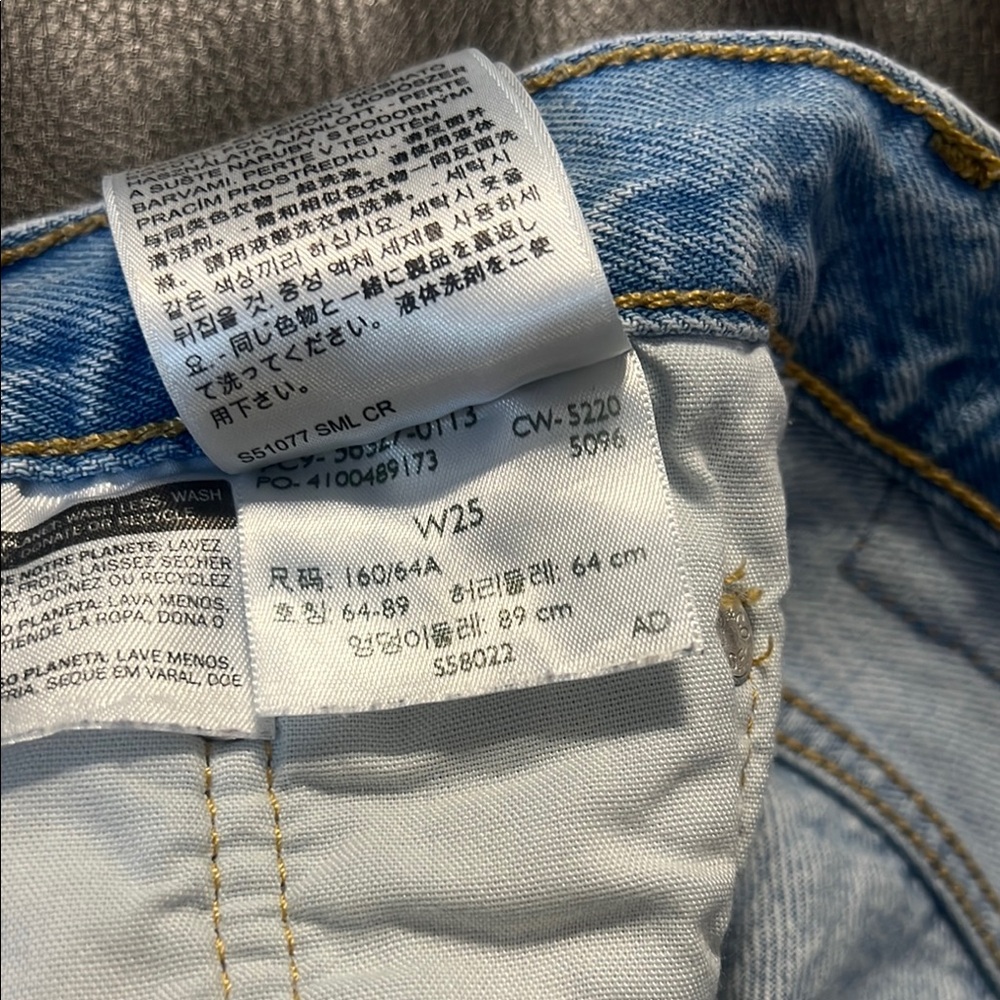 Levi's Light Blue Frayed Denim Shorts - Picture 7 of 7